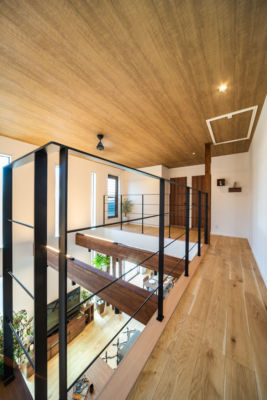 枚方市のモデルハウス（２階ホールと吹き抜け）