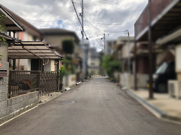 枚方市翠香園町の売土地(前面道路)