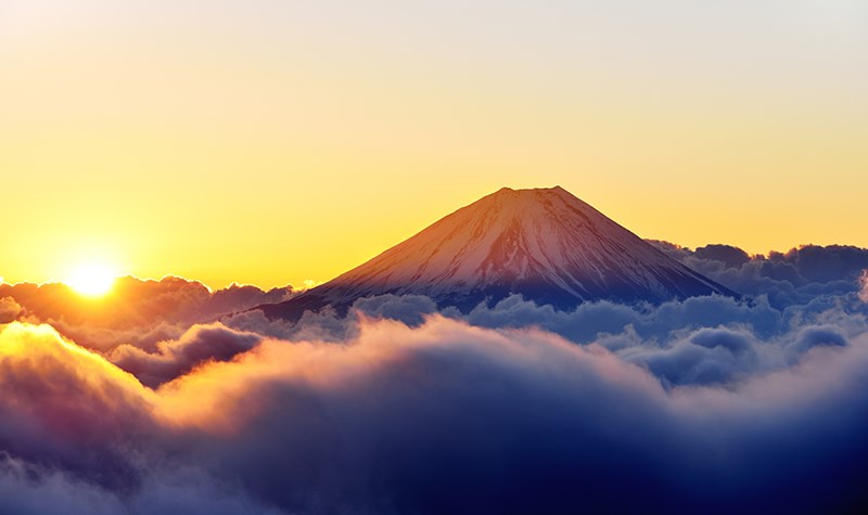 富士山上空から見る初日の出