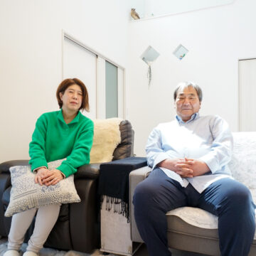 「当日届いたラブレターに心を打たれました」 こだわりのリビングと信頼の施工で叶えた、カフェのようなお住まい