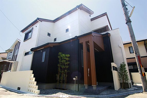 大阪Ｔ邸 – 木の風合いのパワーボード 和モダンの家