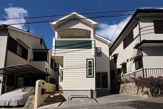 大阪Ｚ邸 – 自然素材を使ったアメリカンハウス