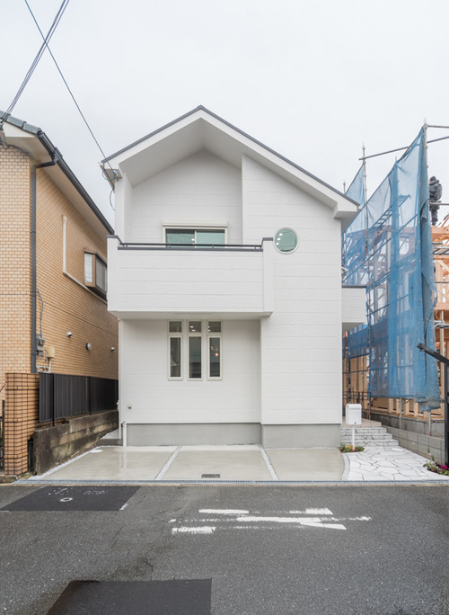大阪Ｉ邸 – 2階で洗濯 美しいシンプルナチュラルの家