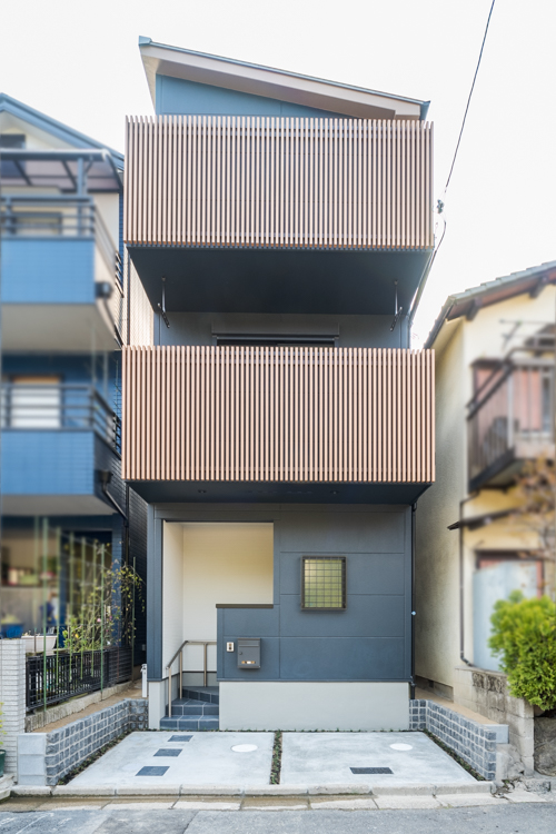 和モダンの3階建て