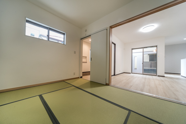 和室は玄関ホールからとLDKからの２WAY アクセス。