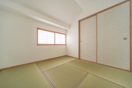 2方向からの勾配天井になる北側角には、客間としての和室を計画