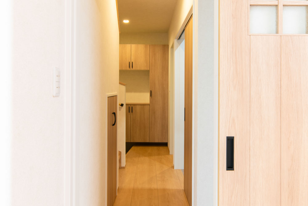 玄関から洗面・ランドリーへつながる、使いやすい「ただいま動線」のある住まい