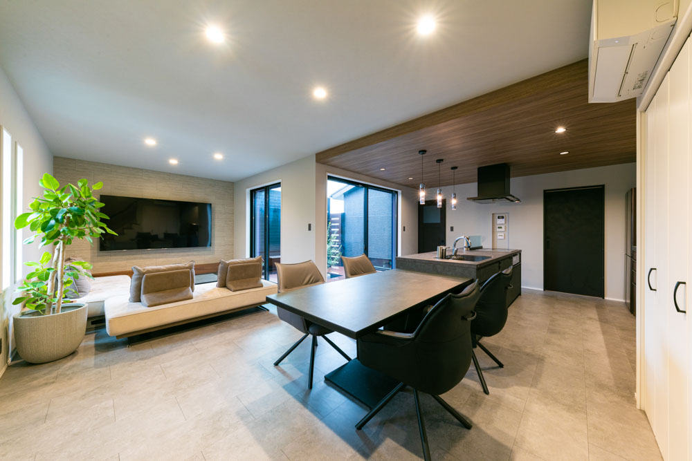 静かな時間が似合う、設えにこだわった上質なリビング空間