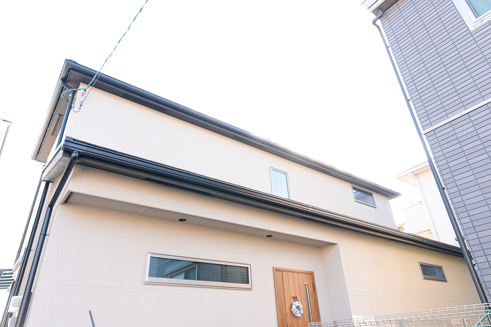 街並みにやさしく馴染む、ナチュラルテイストのお住まい