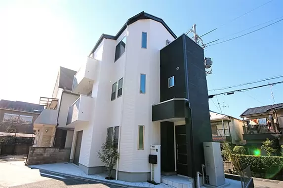 大阪Ｎ邸 - “美”が輝くアールデザインの３階建て住宅